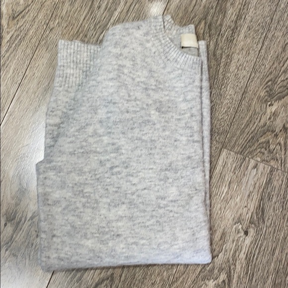 Aritzia Wilfred Sweater - Picture 2 of 11